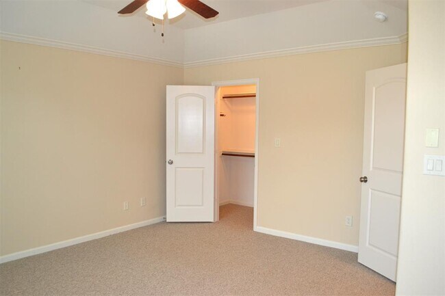 Building Photo - 336 Lazy Ln
