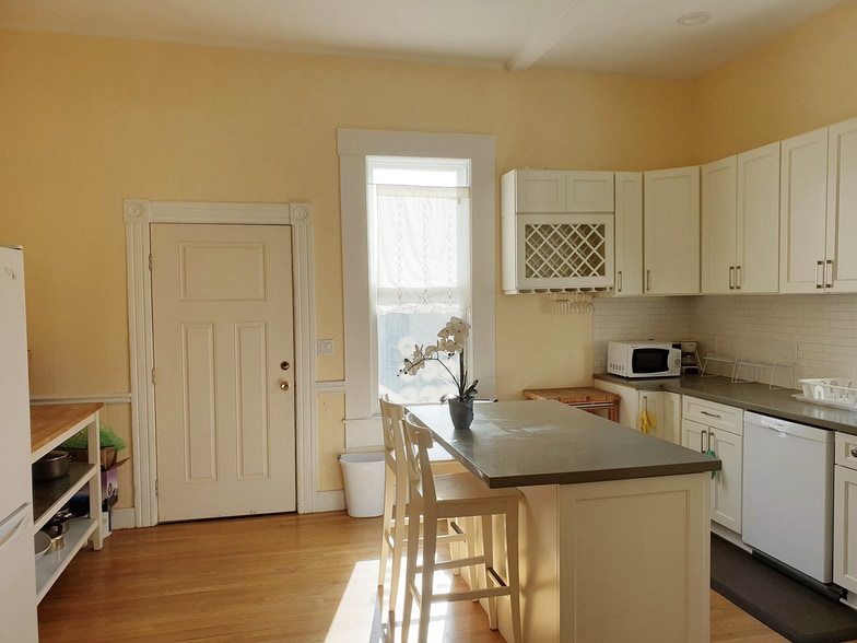 Building Photo - 1716 Rose St