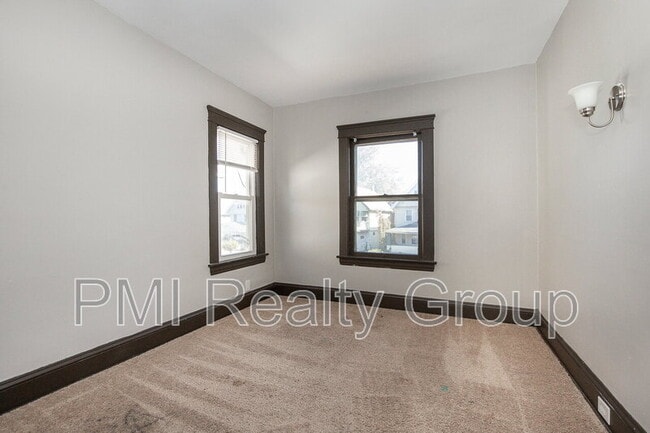 Building Photo - 476 E 108th St