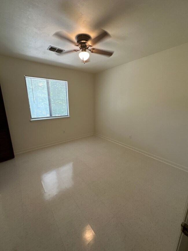 Building Photo - 3708 Donovan Dr