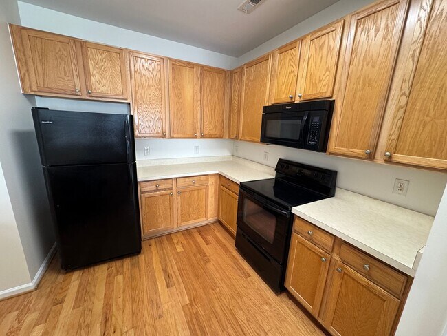 Building Photo - Spacious South Durham Townhouse!