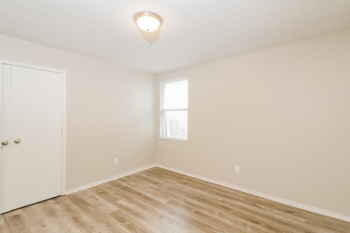 Building Photo - 16516 Woodside Dr