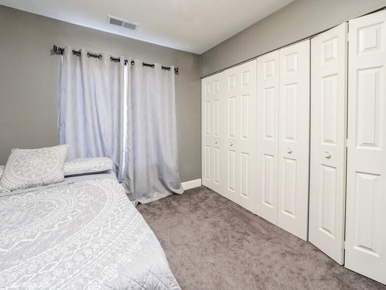Building Photo - 625 Derry Ct