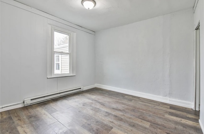 Building Photo - Beautifully Renovated 2-Bedroom, 1-Bath Apartment Move-In Ready!