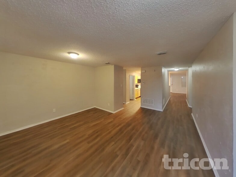 Building Photo - 2641 Bandera Pl