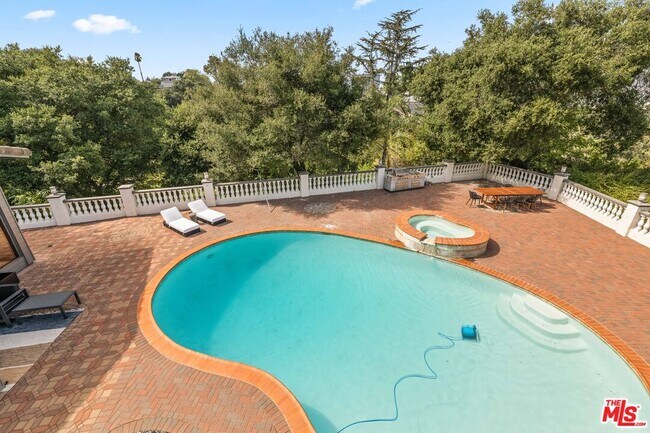 Building Photo - 3200 Oakley Dr