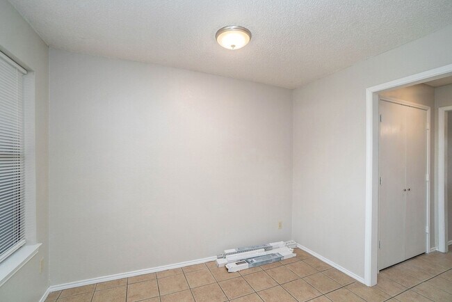 Building Photo - 3301 Aurora St