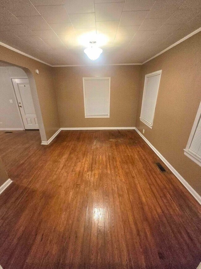 Building Photo - 3 bedroom & 1 bath located in Southside