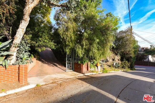 Building Photo - 7107 Pacific View Dr