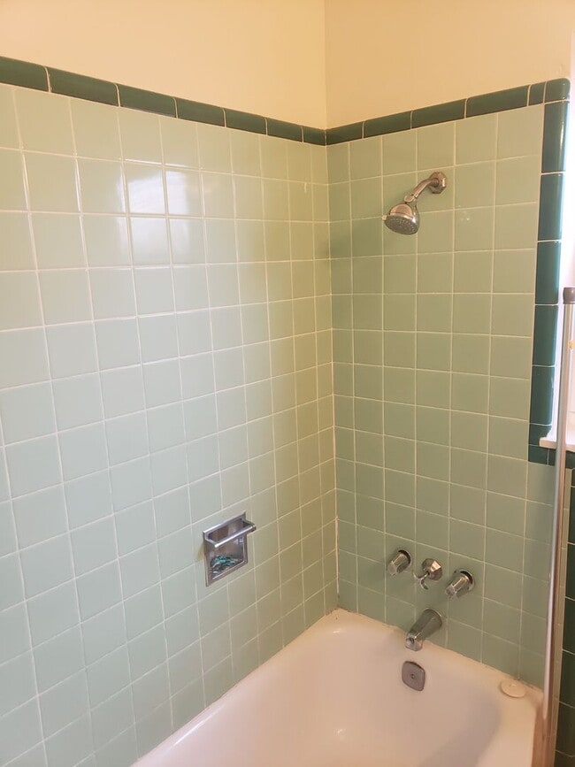 Building Photo - 940o