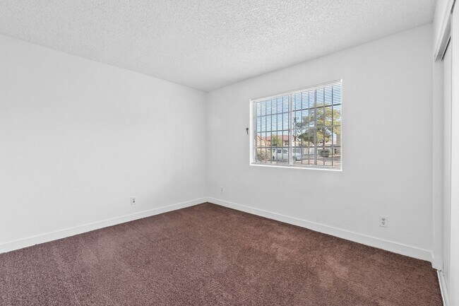 Building Photo - Spacious 2-Bedroom Condo with Fireplace – ...