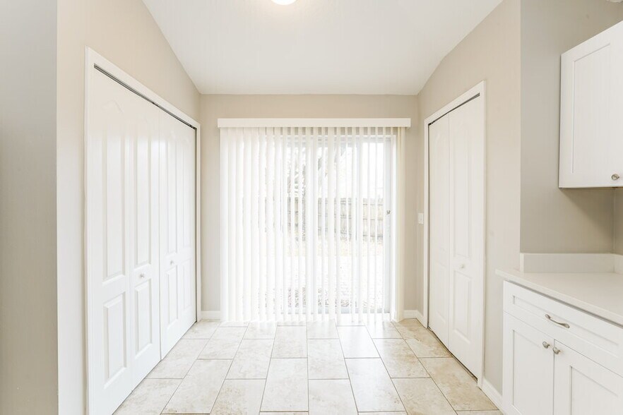 Building Photo - 405 Pine Pointe Ct