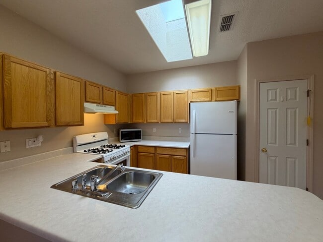 Building Photo - 4516 Holiday Breeze Pl NE