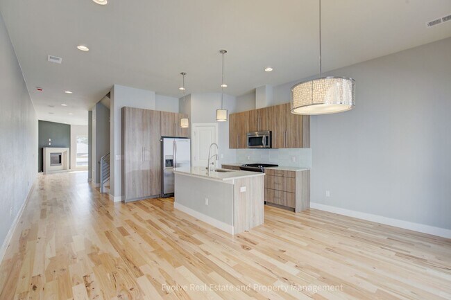 Building Photo - Evolve Real Estate: Gorgeous Townhome Near Sloan's Lake AVAILABLE JUNE 1ST!