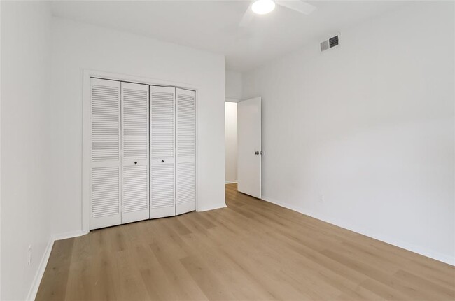 Building Photo - 1805 Bouldin Ave