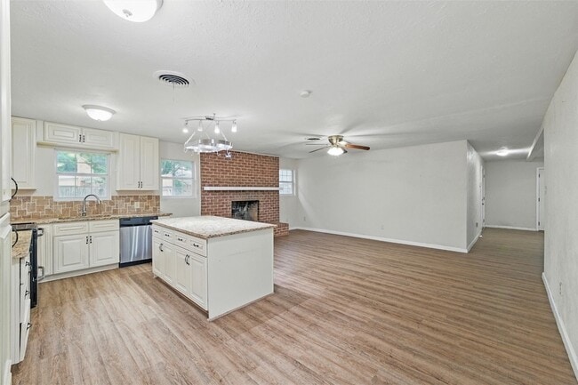 Building Photo - 325 Belmont Dr