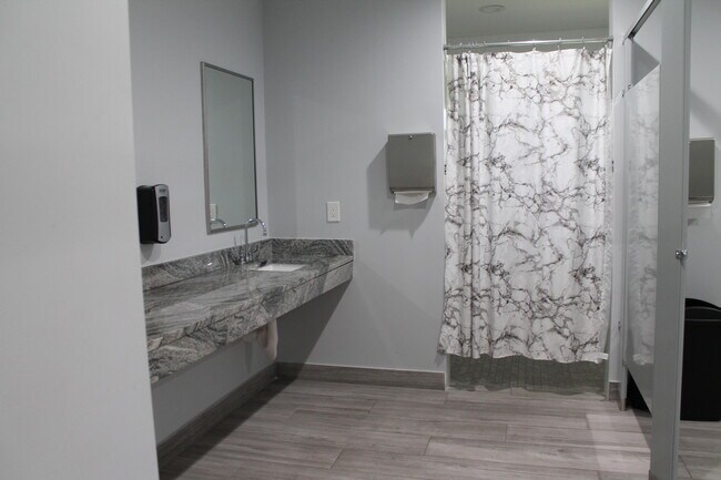 Building Photo - 3507 Oaks Way