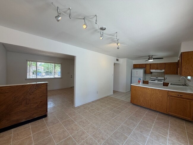 Building Photo - 3 Bedroom Single Story Home Available Near E Main Street & Hwy 314 SW in Los Lunas!