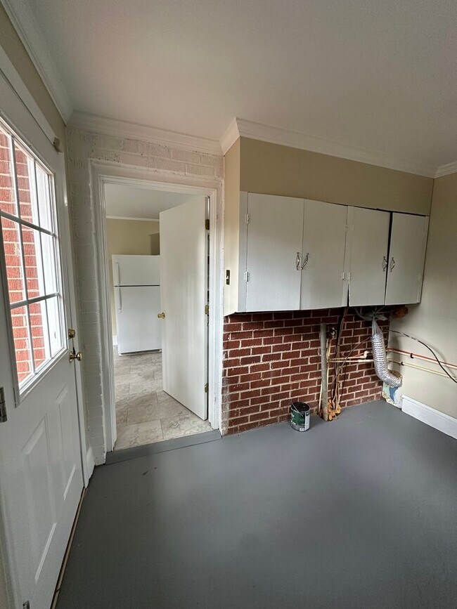 Building Photo - Normaltown Home Move-in ready