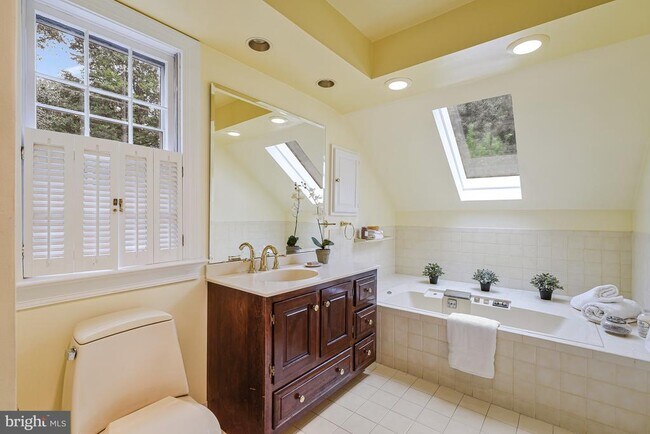Building Photo - 5308 Hexagon Pl