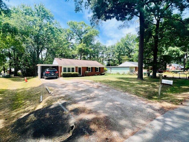 Building Photo - Beautifully Updated 3bdrm/1bth Ranch Style Home Located in the Glen Lea Area!