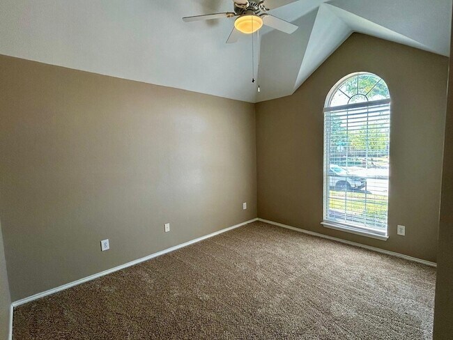 Building Photo - 7928 Hazeltine Dr