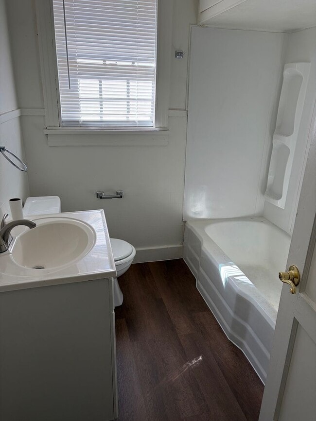 Building Photo - Remodeled 3BR/1BA in Broadmoor