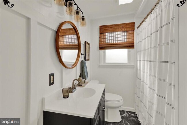 Building Photo - 88 E College Ave