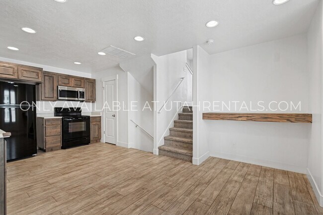 Building Photo - 345 W Park View Ln
