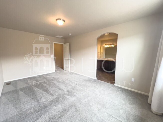 Building Photo - Spring Creek Townhome