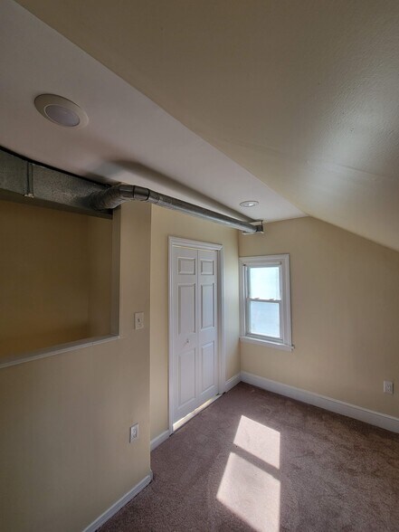 Building Photo - 933 Bleigh Ave