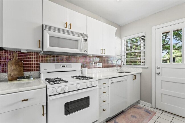 Building Photo - 2250 Cheshire Bridge Rd NE