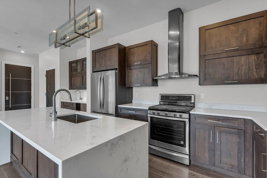 Building Photo - 438 Selden St