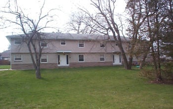 Building Photo - 1424 E Main St, Watertown, WI 53094