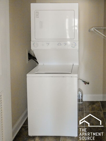 Building Photo - 3231 N Kenmore Ave