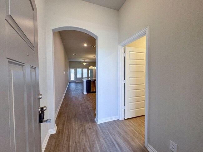 Building Photo - 9306