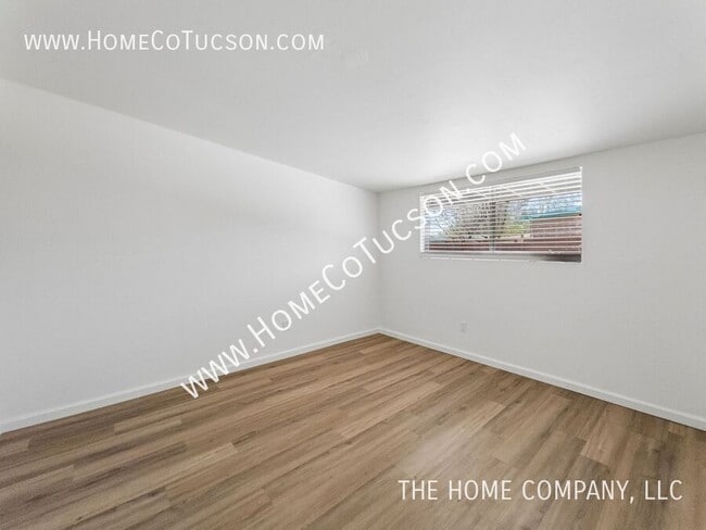 Building Photo - 4537 E Fairmount St
