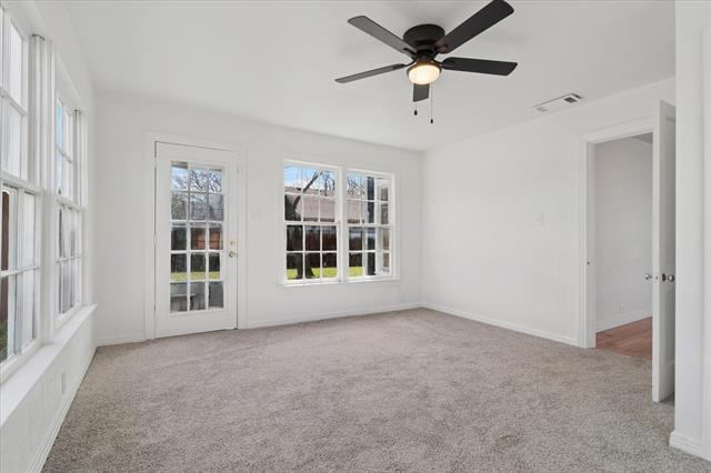 Building Photo - 602 W Pecan St