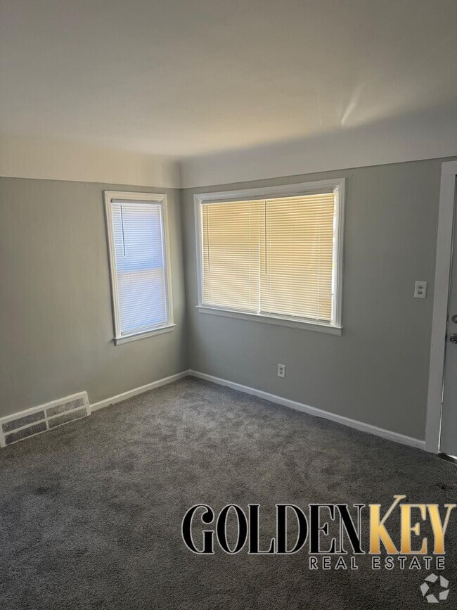 Building Photo - Newly Renovated 3-bedroom house on the Eas...
