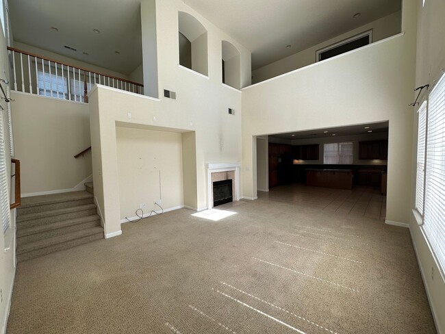 Building Photo - Beautiful 5 Bedroom, 3 Bath Mountain House...