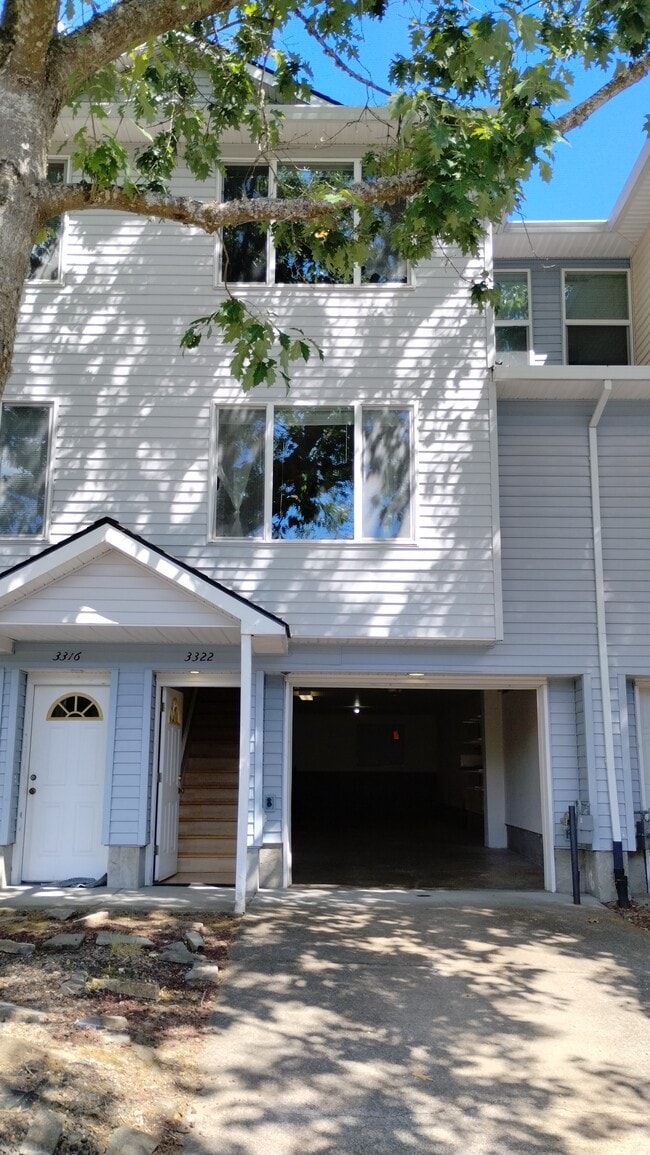 Building Photo - 3322 SW Delaney Pl