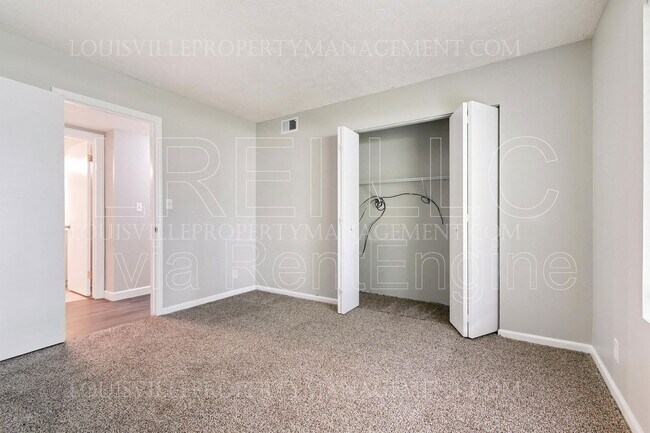 Building Photo - 7096 Wildwood Cir