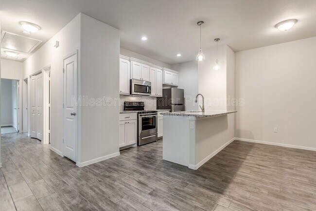 Building Photo - 2405 N Hickory St