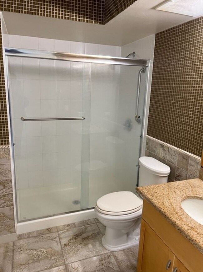 Building Photo - 1296 Kapiolani Blvd