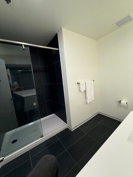 Building Photo - 334 W Schiller St