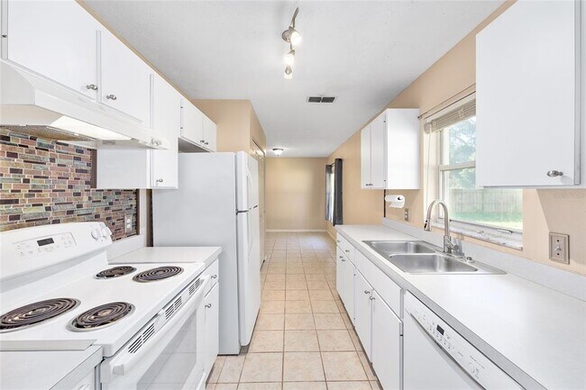 Building Photo - 5484 NW 63rd Pl