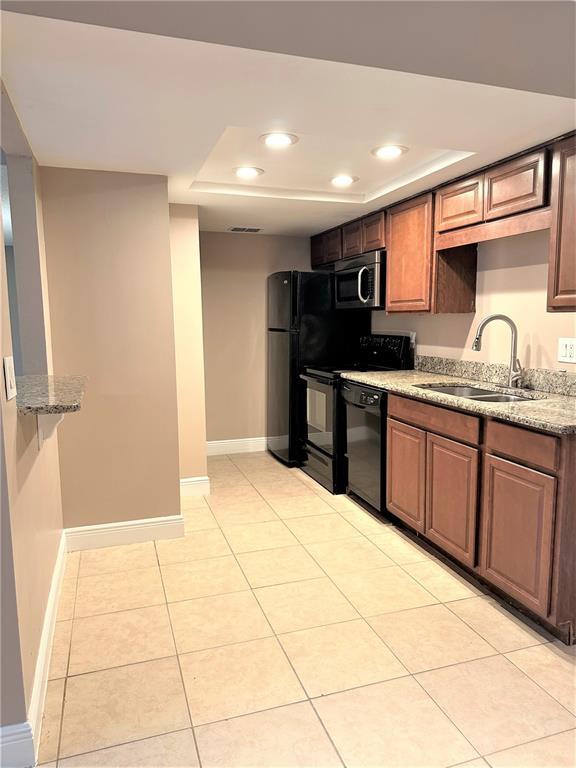 Building Photo - 5325 Vineland Rd