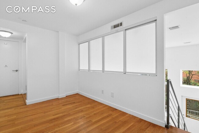 Building Photo - 802 DeKalb Ave