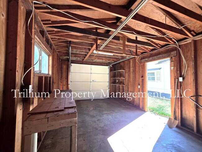 Building Photo - 7106 NE 15th Ave