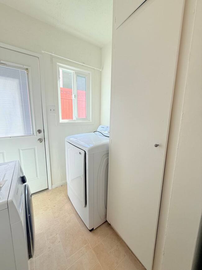 Building Photo - Prospect